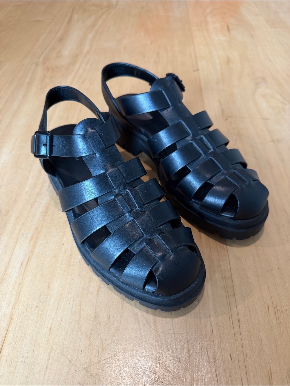 Women’s Black Fisherman Sandals with Buckle Strap